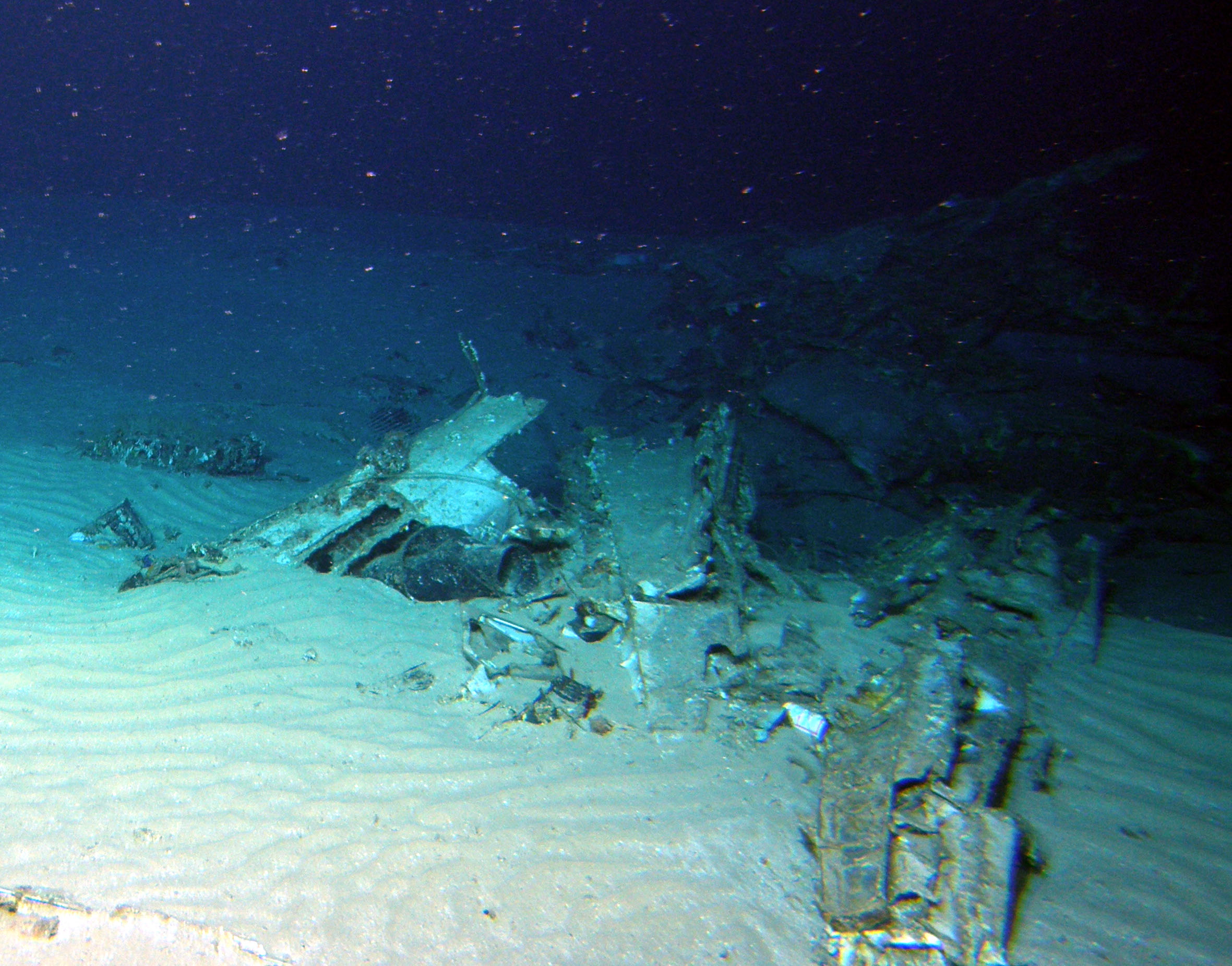 Survey: Engine, wing root and wreckage