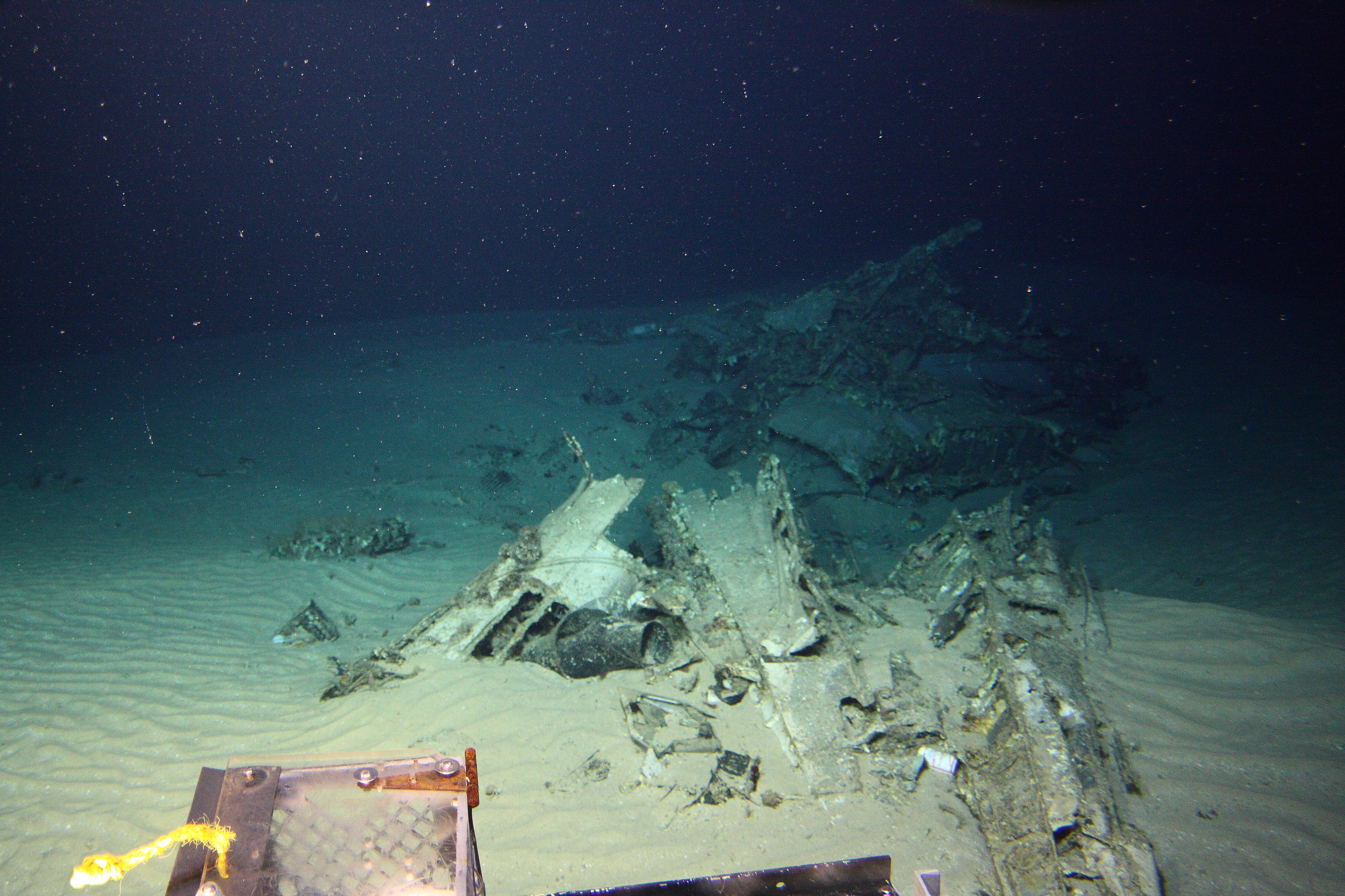 Survey: Engine, wing root and wreckage