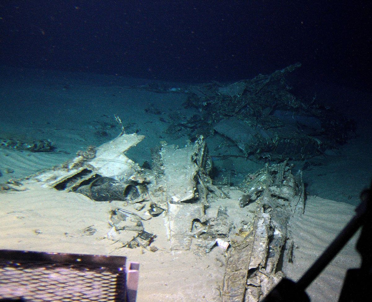 Survey: Engine, wing root and wreckage