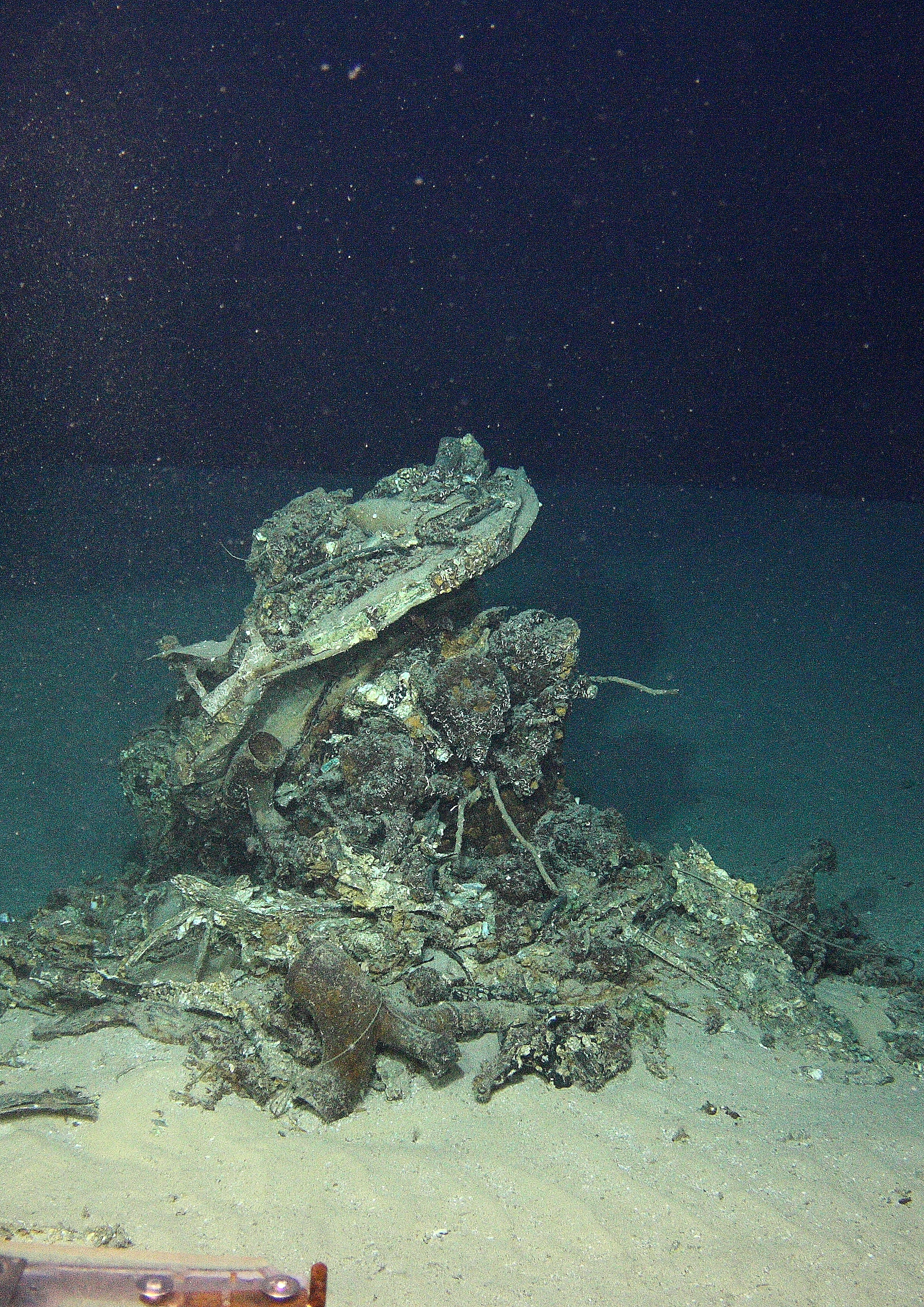 Survey: Engine, wing root and wreckage