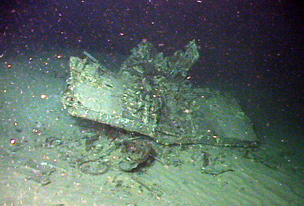 Survey: Engine, wing root and wreckage