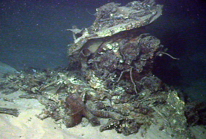 Survey: Engine, wing root and wreckage