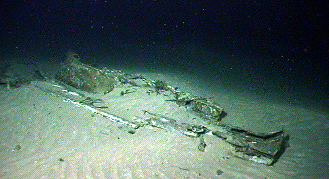 Survey: Engine, wing root and wreckage Survey: Engine, wing root and wreckage
