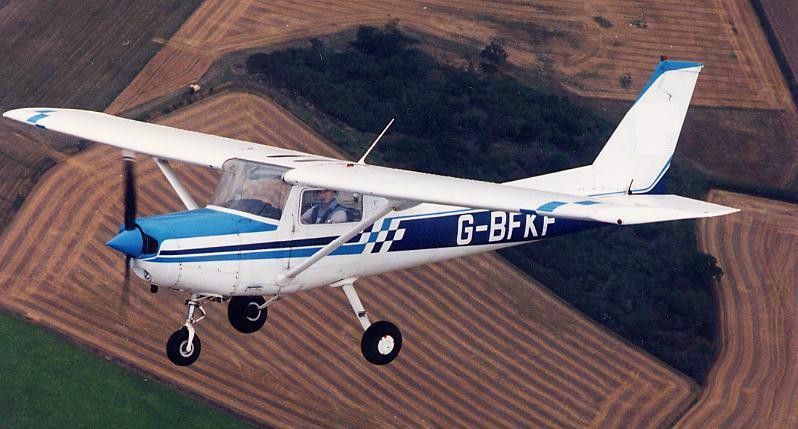 Historic photo: Cessna-152 in flight