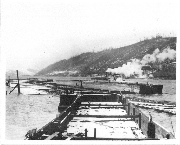 Historic photo: Wooden coal barge