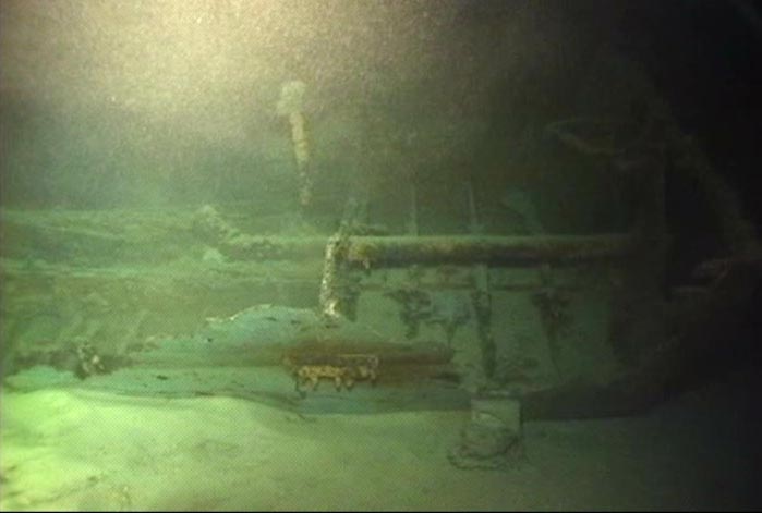 Survey: Vessel keel ship debris