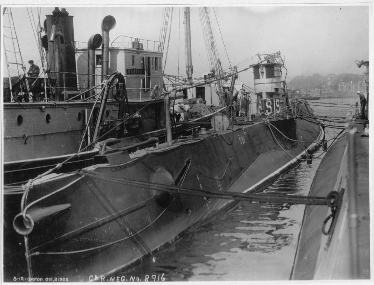 Historic photo: USS S-19 in port