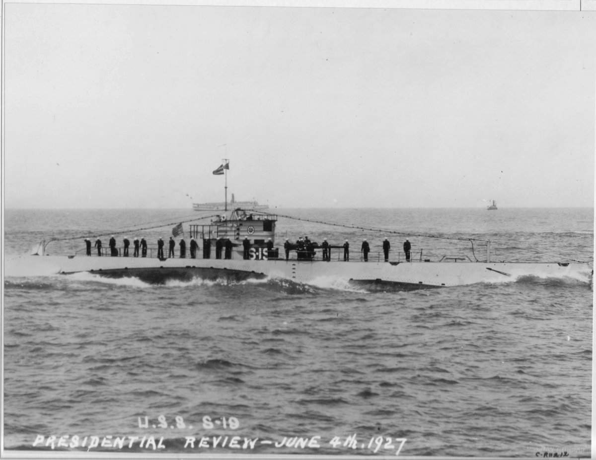 Historic photo: USS S-19 underway