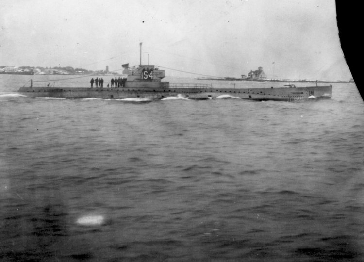 Historic photo: USS S-4 through porthole