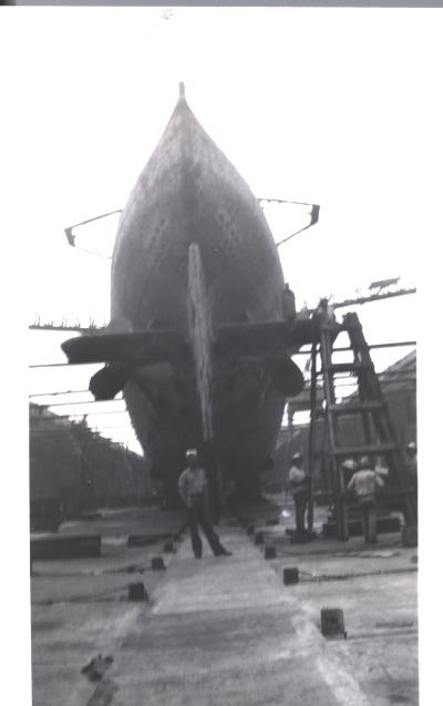 Historic photo: I-400 dry dock stern