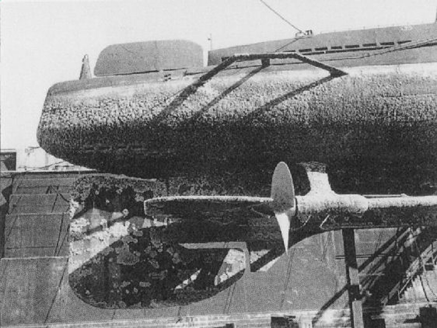 Historic photo: I-400 tail