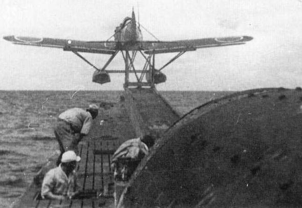 Historic photo: I-400 aircraft launch
