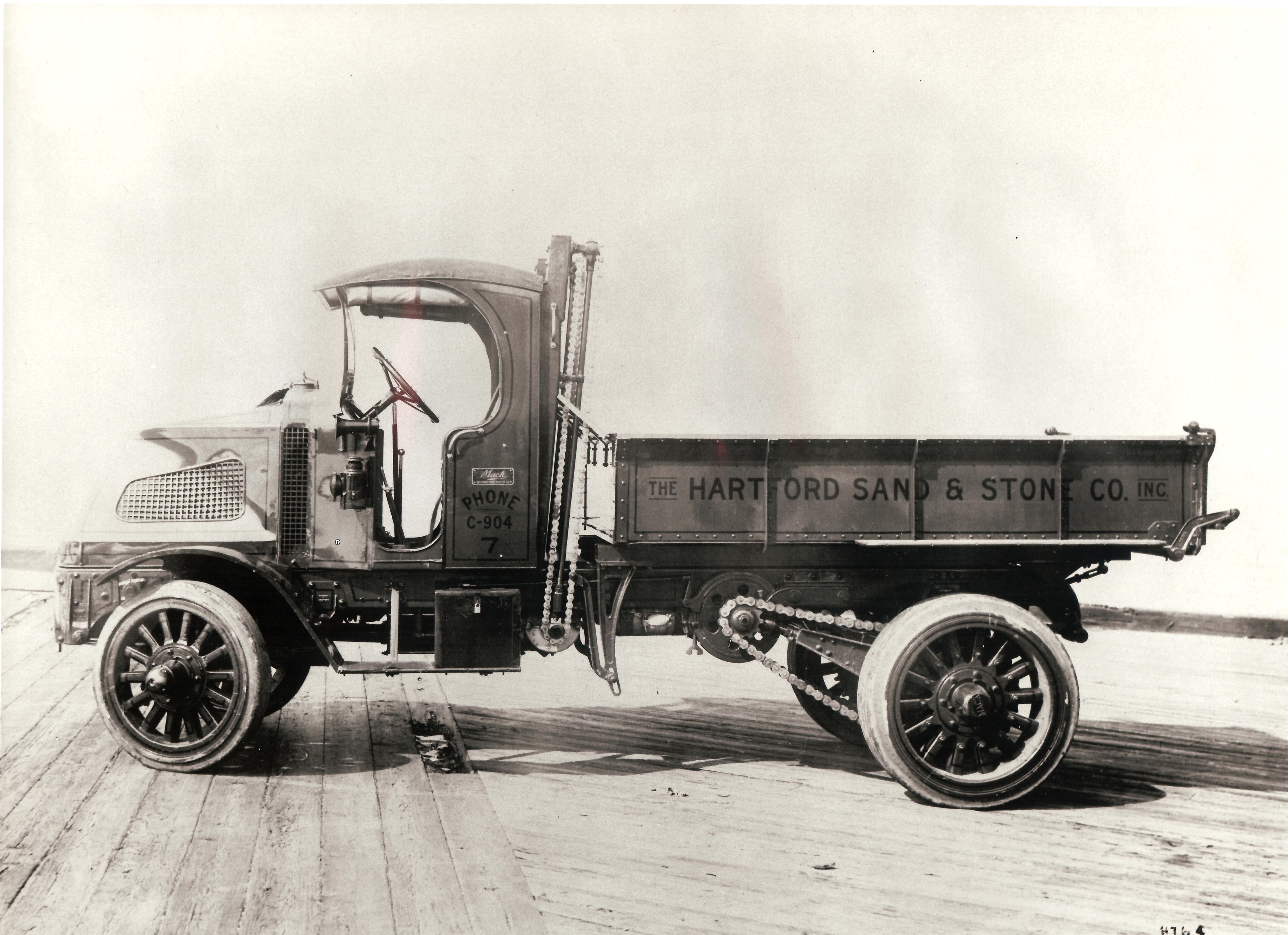 Historic photo: 1916 Mack Bulldog dump truck