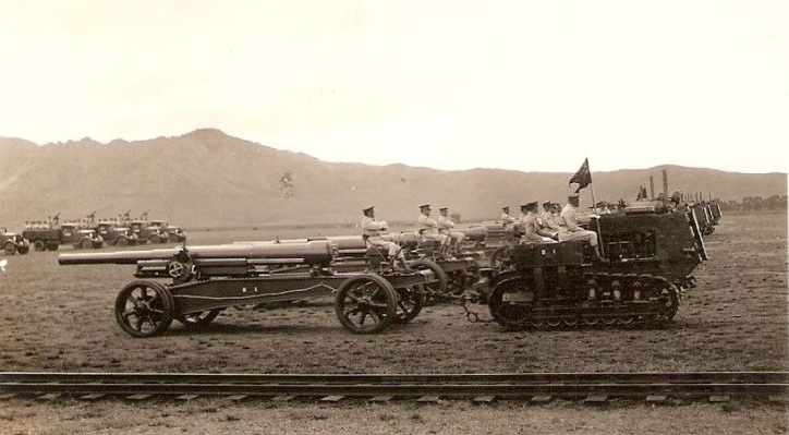 Historic photo: 155 mm guns of coastal artillery towed by tractors in Hawaii