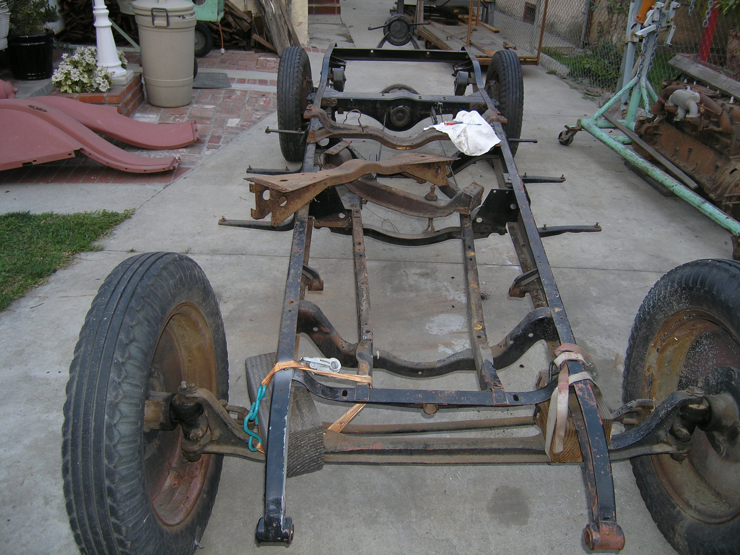 Historic photo: 1924 Studebaker roadster chassis end