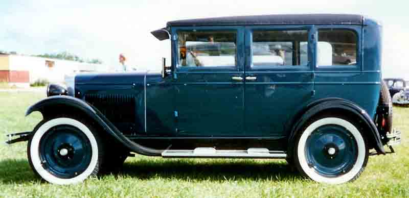 Historic photo: Chevrolet 1928 4 door sedan