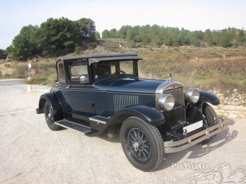 Historic photo: Cadillac 1926 coupe golfer front