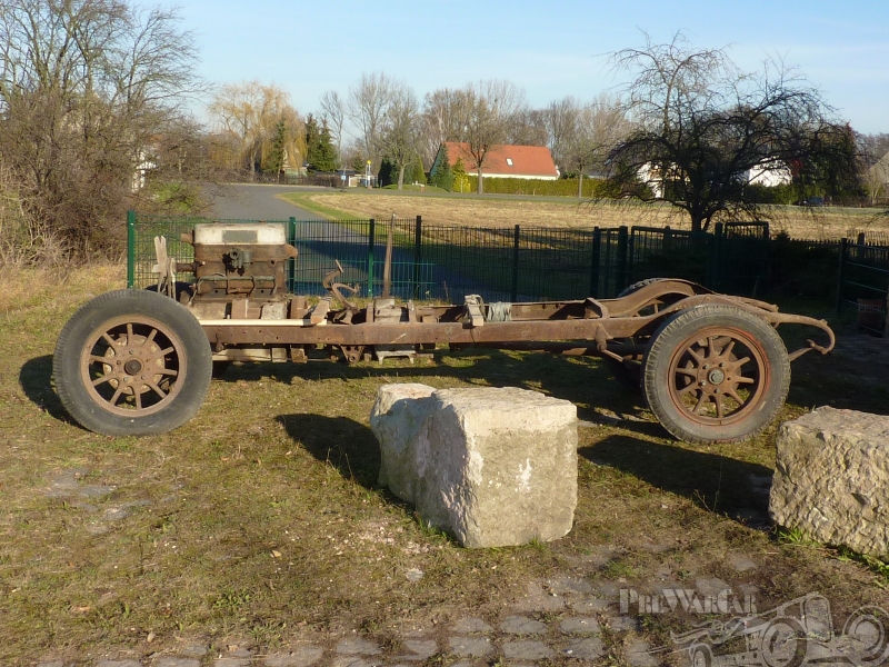 Historic photo: Cadillac 314 frame and wheels