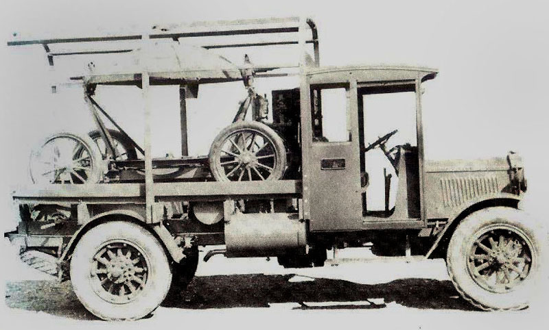 Historic photo: 1920s Duplex Searchlight truck