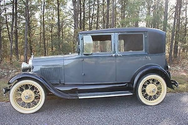 Historic photo: 1929 Model A Leatherback Fordor