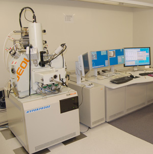 Picture of the UH electron microprobe lab