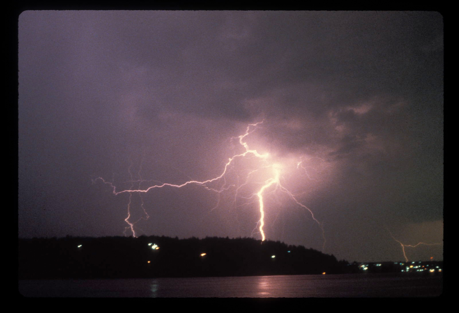 Photo of of onshore lightning strike by Dr Steven Businger