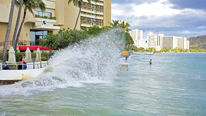High sea level in Waikīkī.