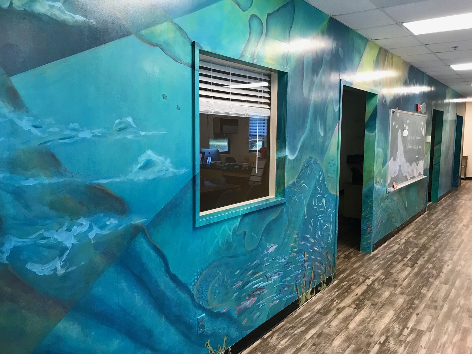 Finished mural in the Madin Lab at HIMB