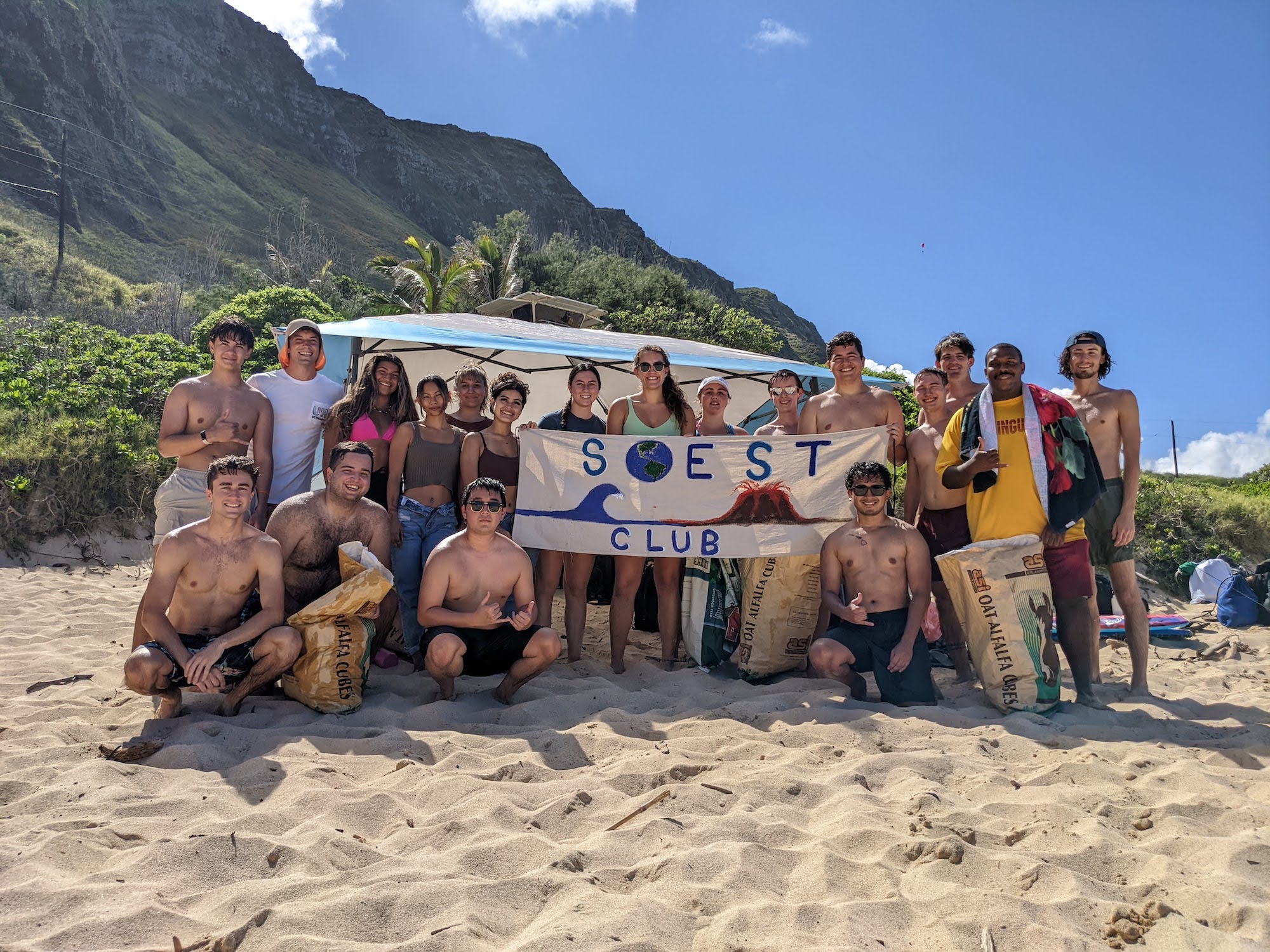 SOEST students and friends gathered at Makapu'u Beach for the clean-up event