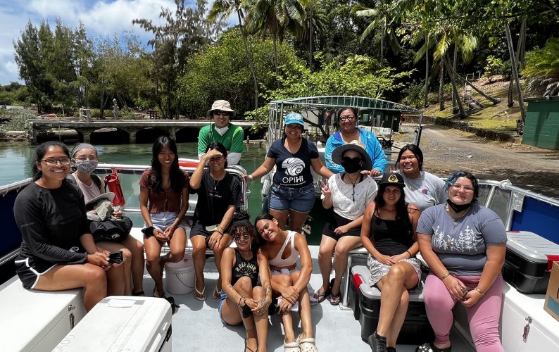 2022 Mauka to Makai course students and instructors on boat