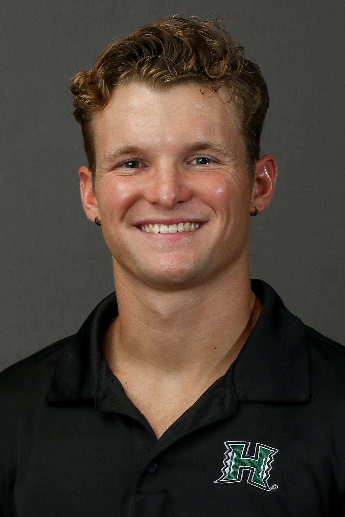 Headshot of Mackaby Pennington wearing a UH logo shirt